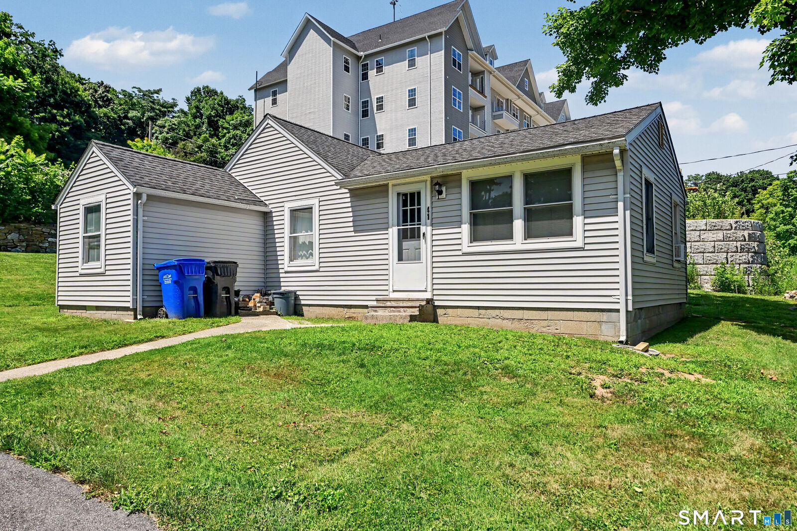 Property Photo:  41 Poplar Street  CT 06776 