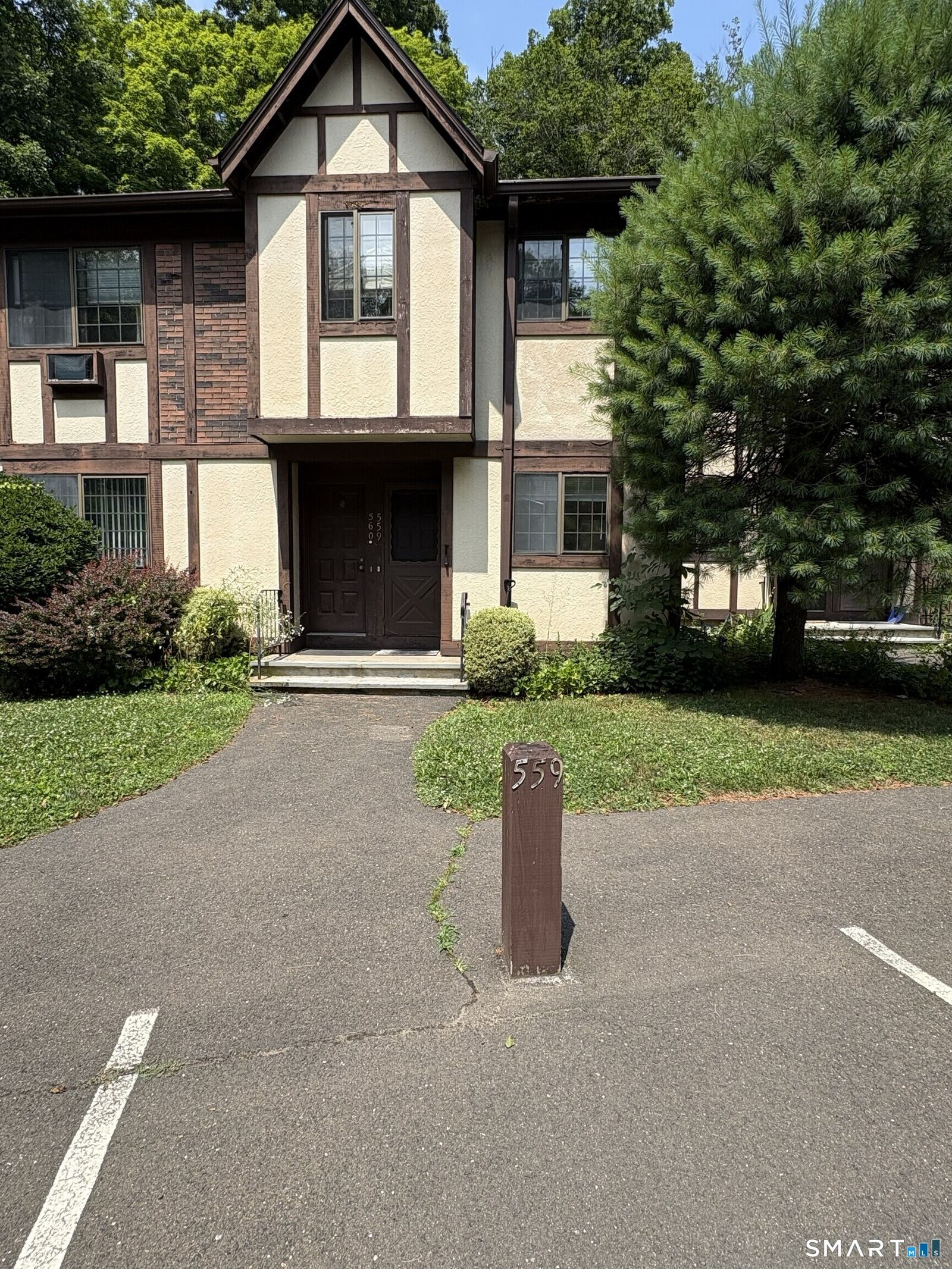 Property Photo:  559 Swanson Crescent 559  CT 06461 