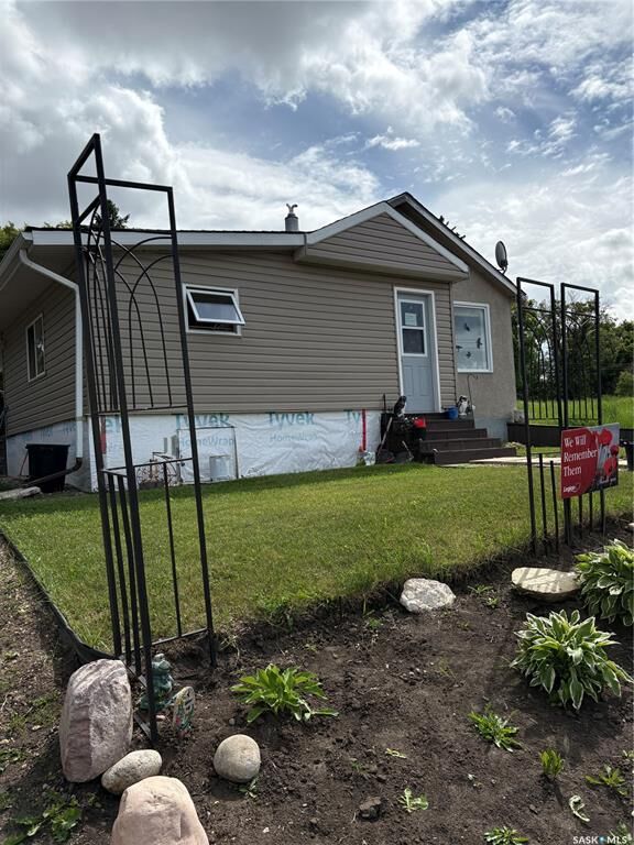 Property Photo: 561 18th Street E SK S6V 1H8