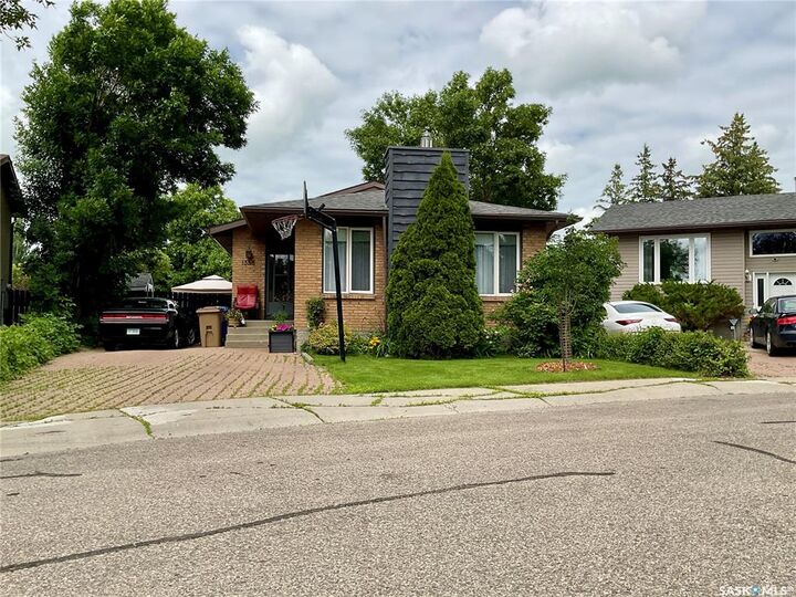 Property Photo:  1358 Lakewood Crescent N  SK S4X 3H3 