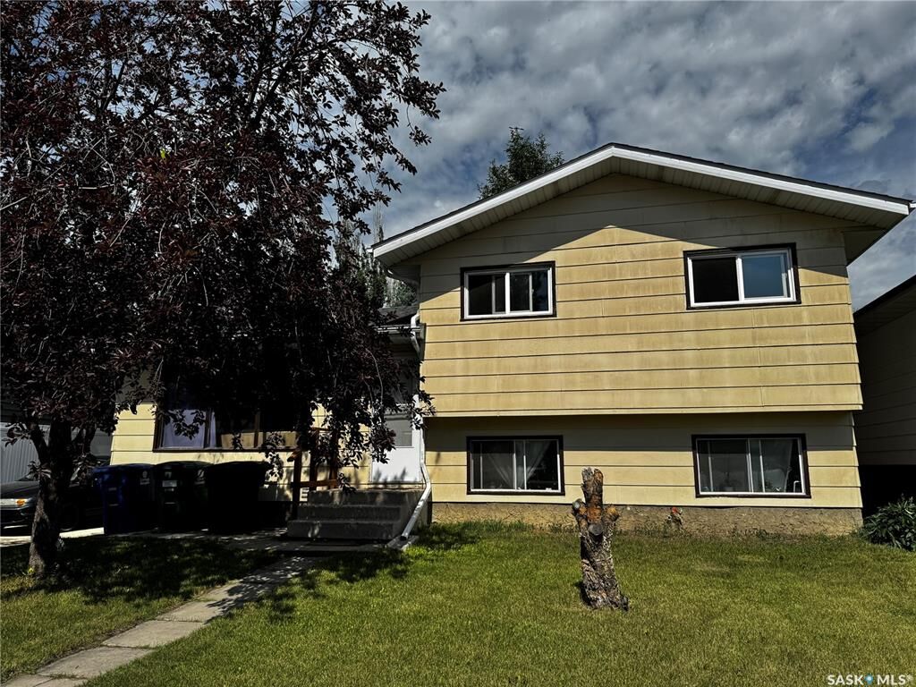 Property Photo: 3554 Fairlight Drive SK S7M 4T3