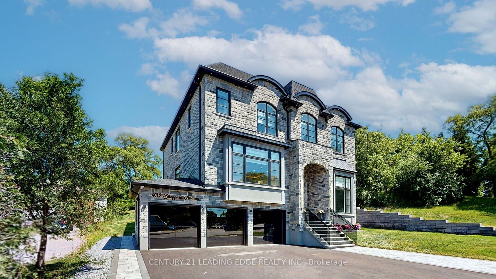 Photo de la propriété:  432 Sheppard Avenue  ON L1V 1E5 