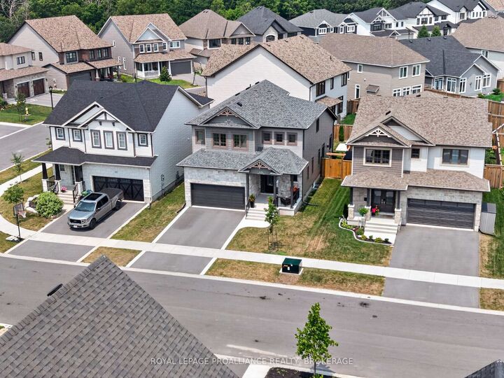 Property Photo: 811 Riverview Way ON K7K 0J3