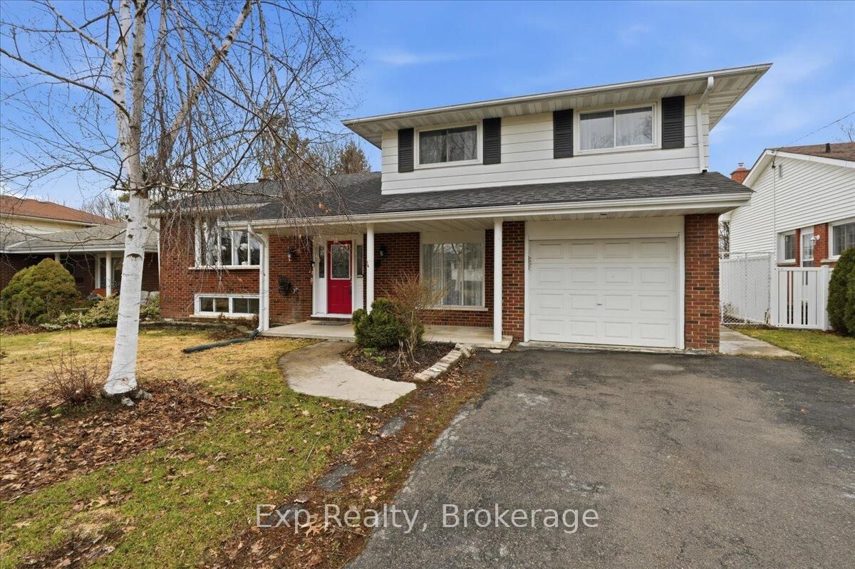 Property Photo: 15 Thorncliffe Drive ON K8P 4L3