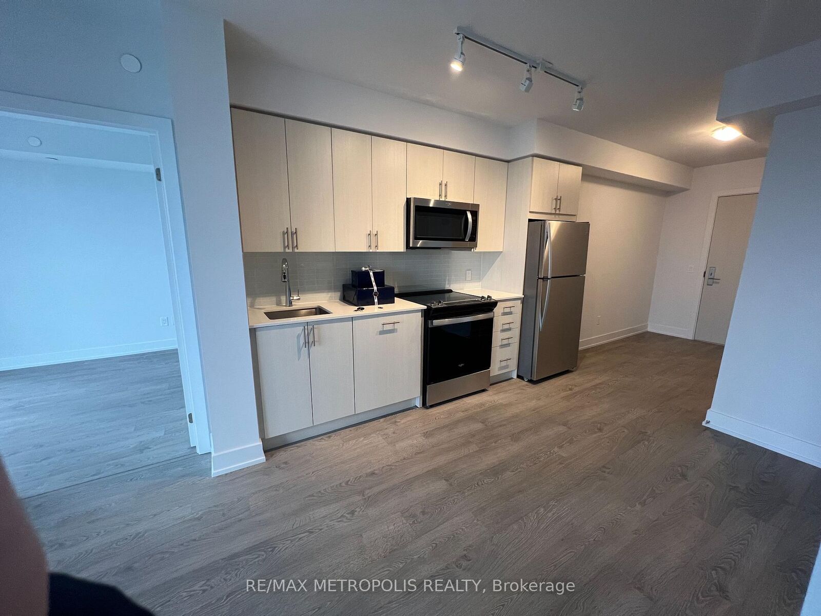 Property Photo: 2550 Simcoe Street N 2404 ON L1L 0R5
