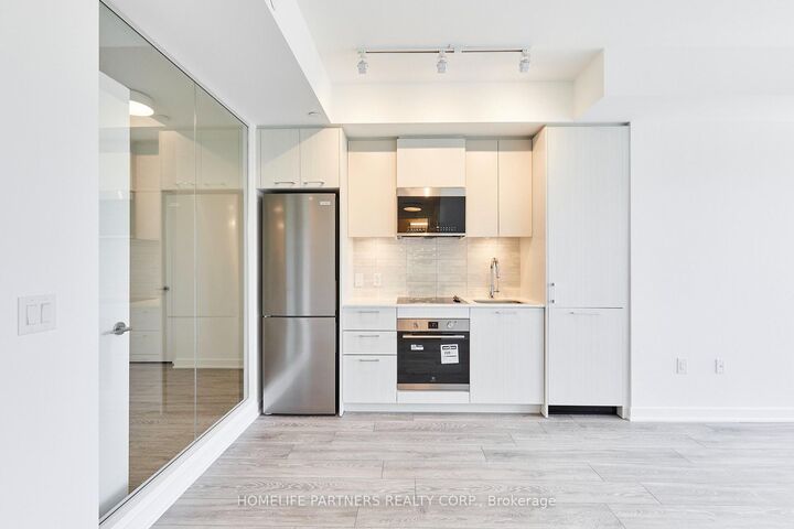 Property Photo: 10 Oak Street 1107 ON M5A 0Z1