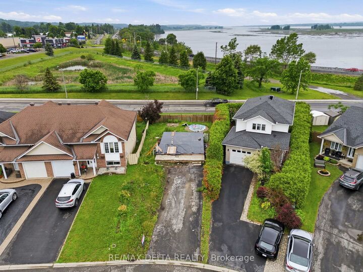 Property Photo:  2165 Cecile Crescent  ON K4K 1S4 