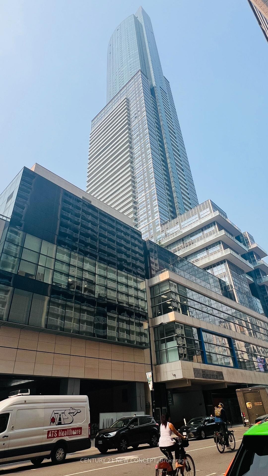 Property Photo:  386 Yonge Street 818  ON M5B 0A4 