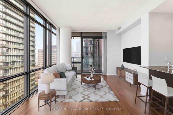 Property Photo: 38 Grenville Street 3102 ON M4Y 1A5