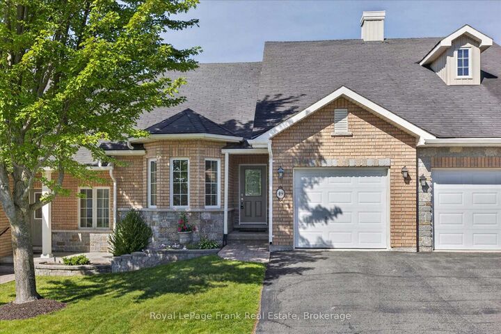 60 Village Crescent 49 — photo 1