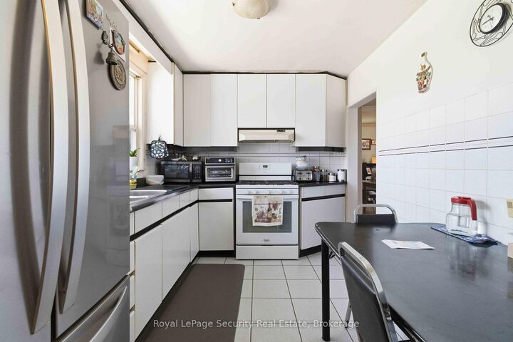 Property Photo: 73 St Andrews Boulevard ON M9R 1W4