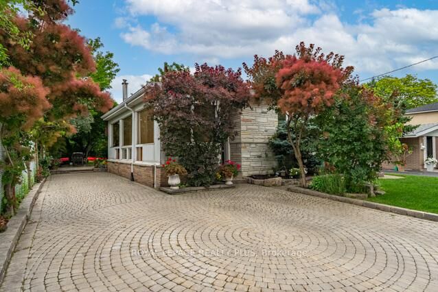 87 Hullmar Drive — photo 1