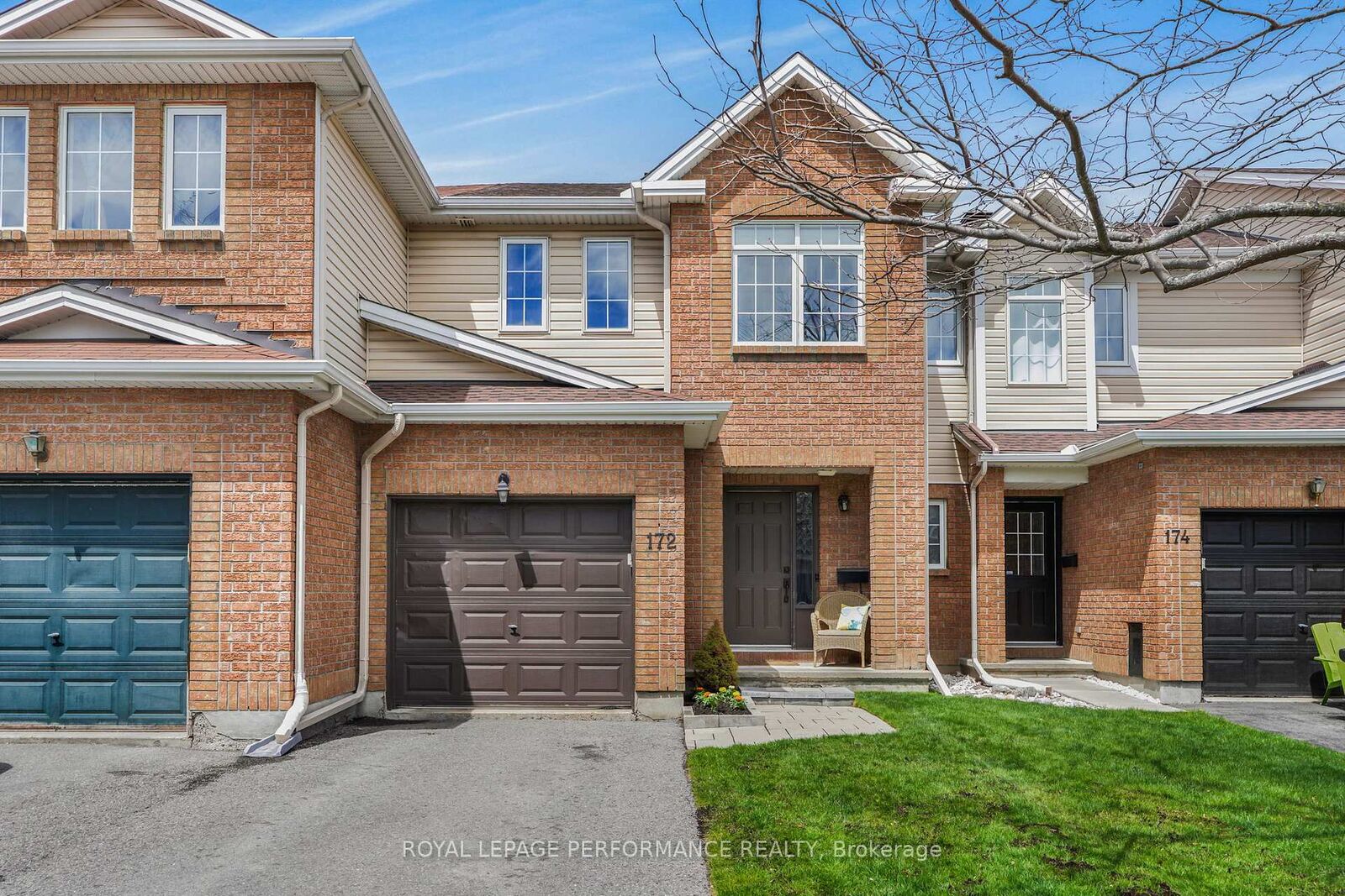 Property Photo: 172 Colliston Crescent ON K1V 2J5