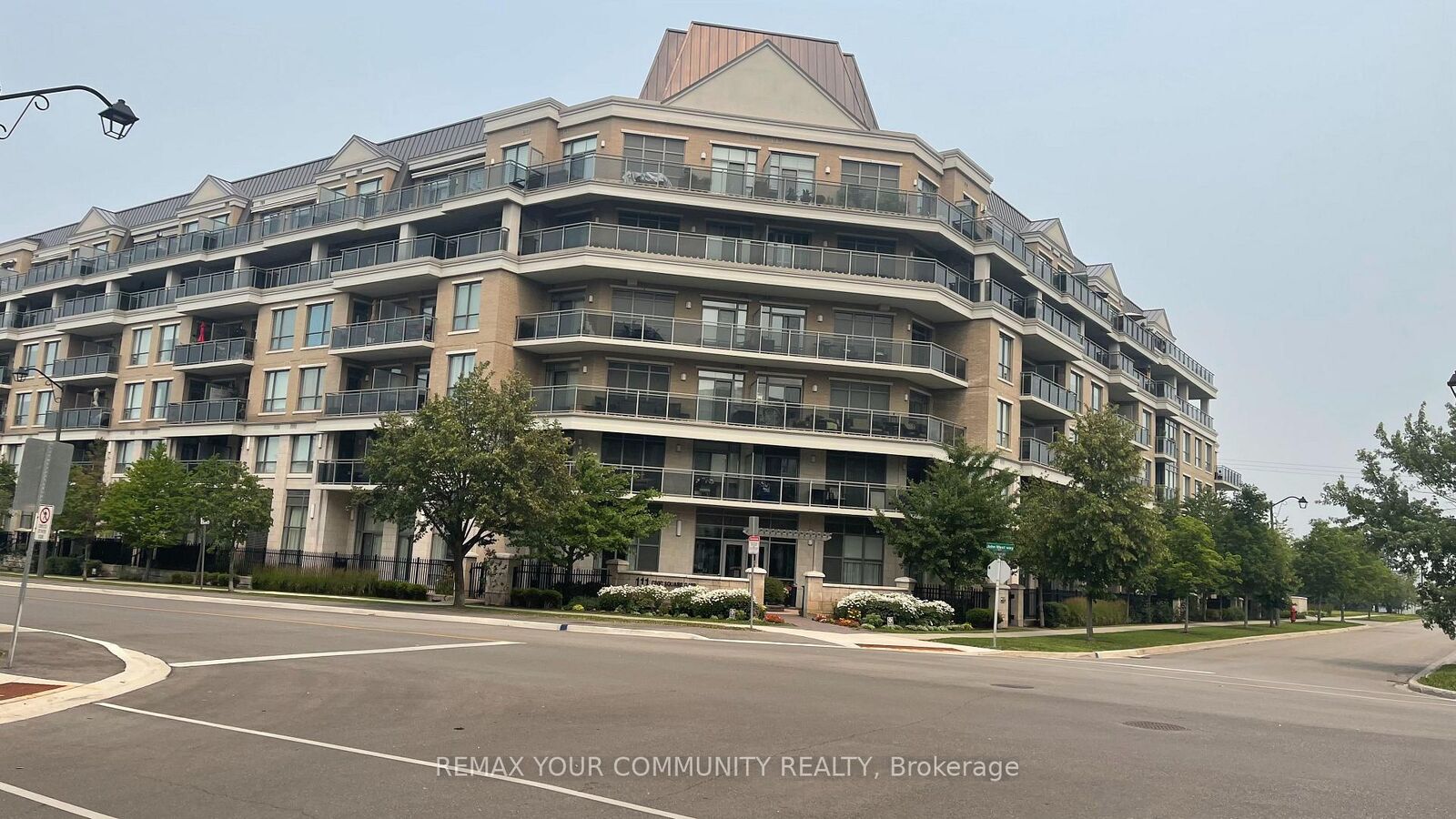 Property Photo:  111 Civic Square Gate 222  ON L4G 0S6 