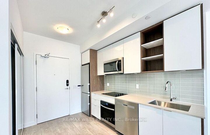 Property Photo: 543 Richmond Street W 616 ON M5V 0W9