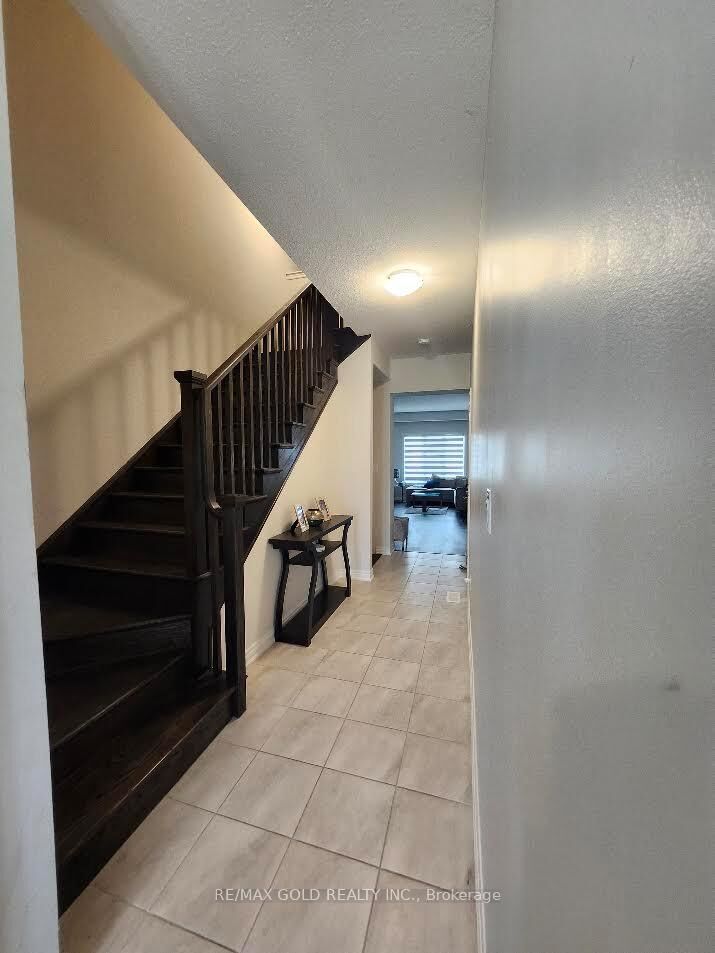 Property Photo: 134 Sycamore Street ON L3C 0H9