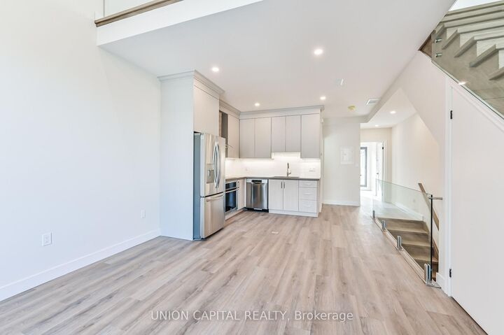 Property Photo:  180 Broadview Avenue 2  ON M4M 2G5 