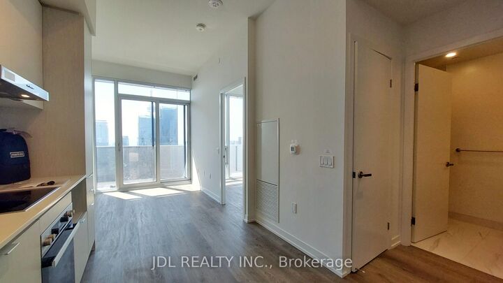 Property Photo: 55 Cooper Street 6115 ON M5E 0G1