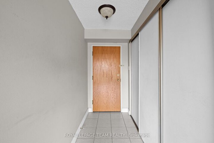 Property Photo:  199 Kent Street 1705  ON K2P 2K8 