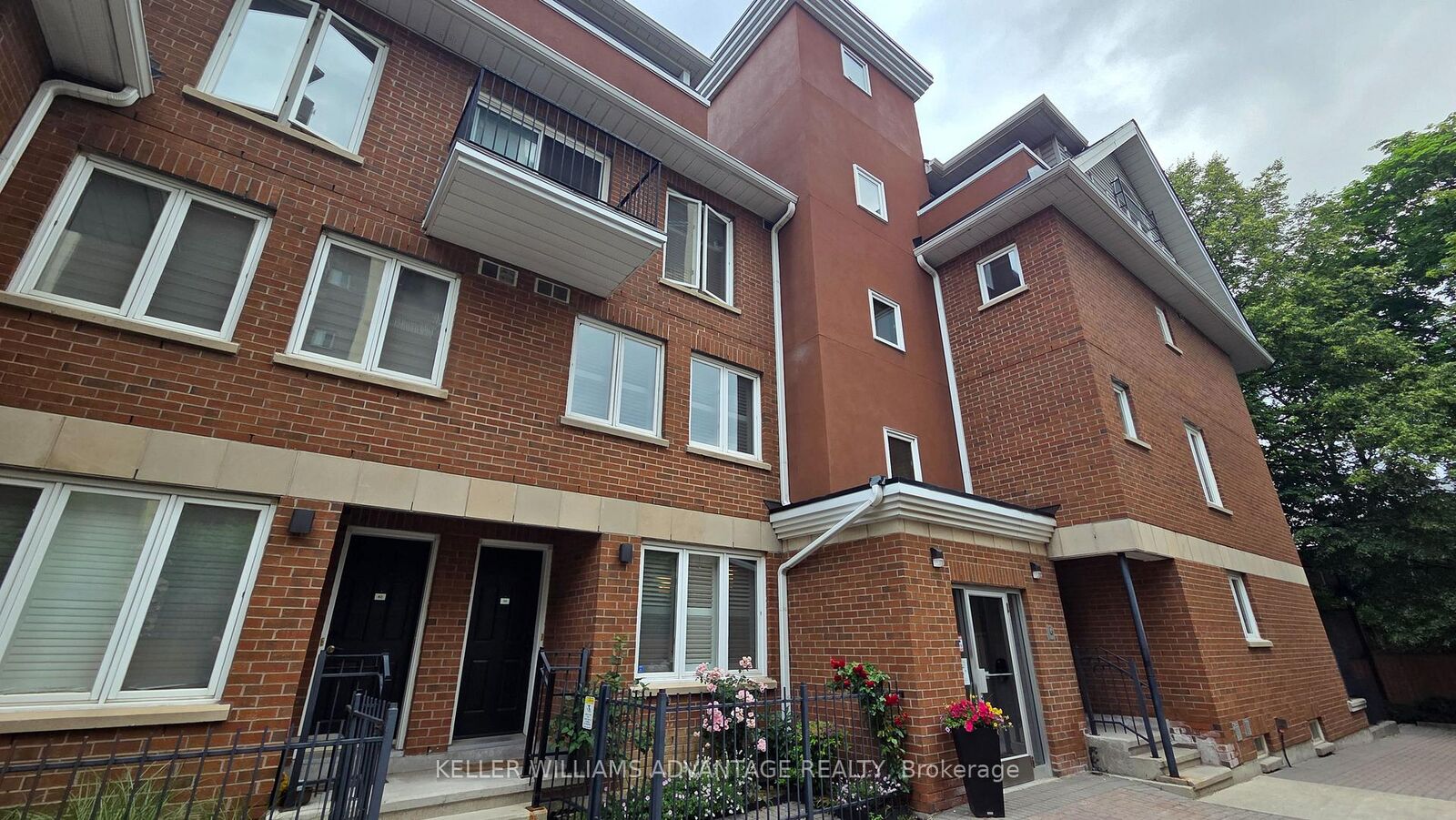 Property Photo:  217 St. George Street 37  ON M5R 3S7 