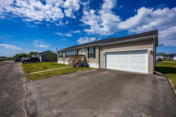 Property Photo:  11 Hickory Hollow  ON N0A 1P0 