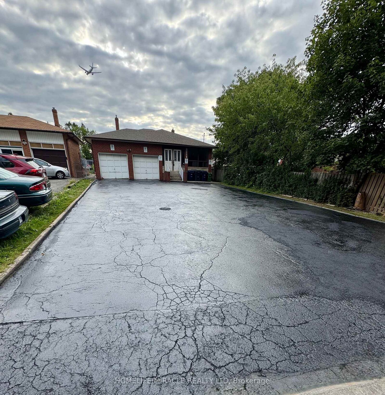 Property Photo:  2114 Islington Avenue  ON M9P 3N9 