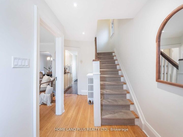 Photo de la propriété:  70 Mann Avenue  ON M4S 2Y3 