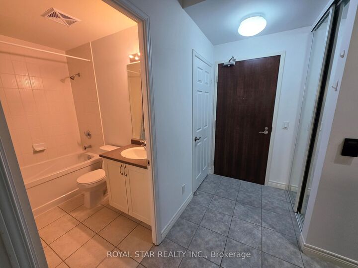 Property Photo: 339 Rathburn Road W 1807 ON L5B 0K6