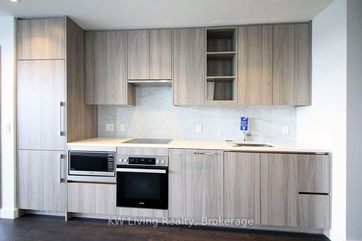 Property Photo: 95 McMahon Drive 805 ON M2K 0H2