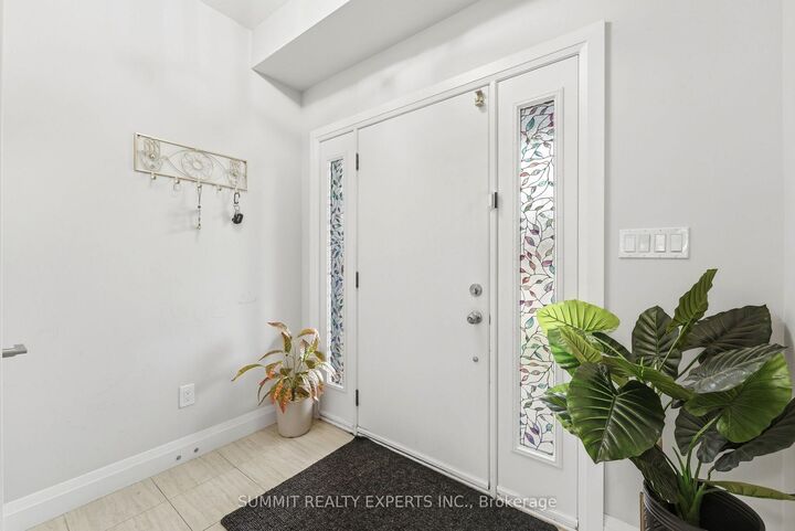 Property Photo: 935 Chapel Hill Court ON N2R 0P4