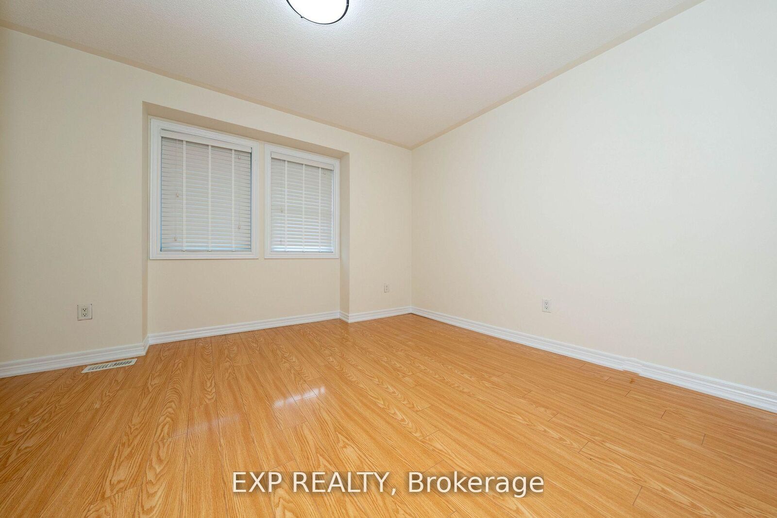 Property Photo: 272 Duncan Lane Main &Amp Upper ON L9T 7A8