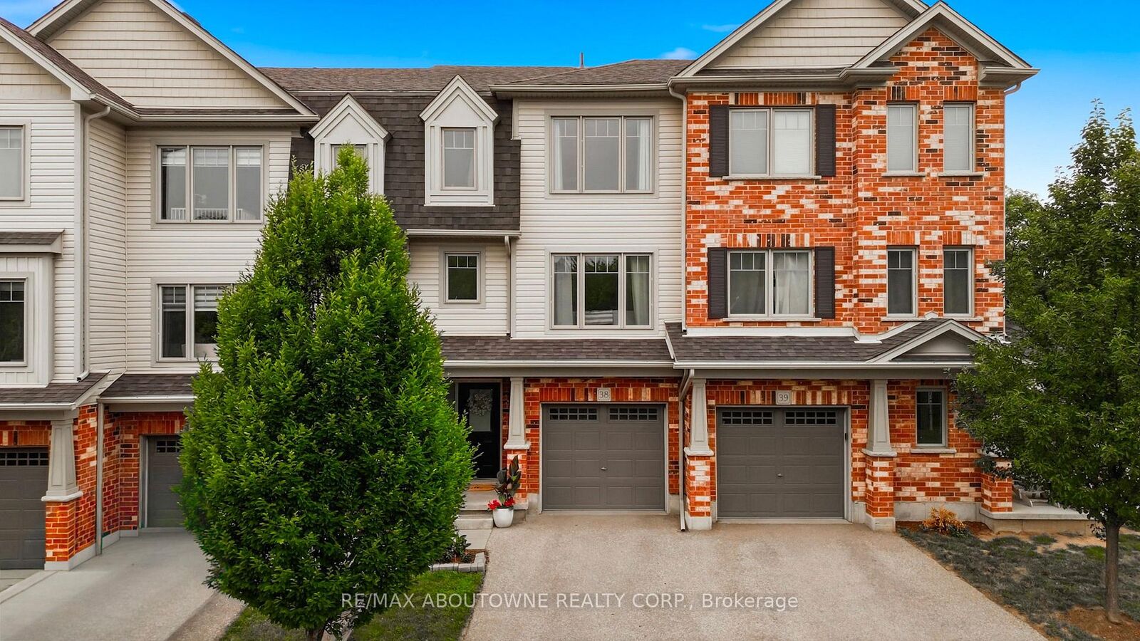 Property Photo: 750 Lawrence Street 38 ON N3H 0A9