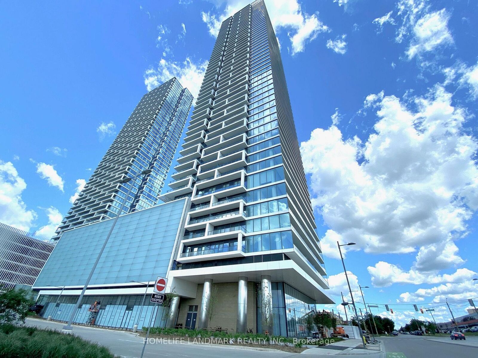 Property Photo: 950 Portage Parkway 3306 ON L4K 0J7