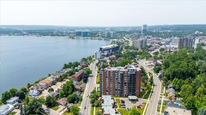 Property Photo: 181 Collier Street 202 ON L4M 5L6