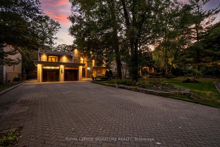 Property Photo: 2130 Autumn Breeze Drive N ON L5B 1R4
