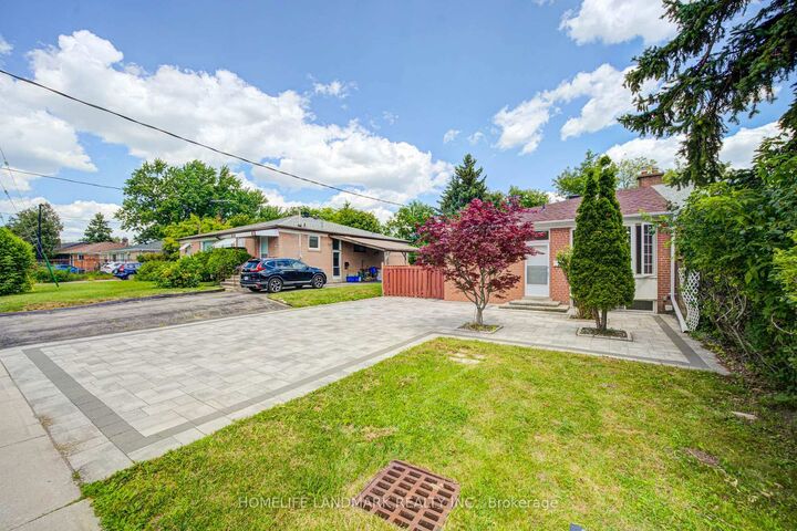 Property Photo: 341 Blue Grass Boulevard ON L4C 3H3