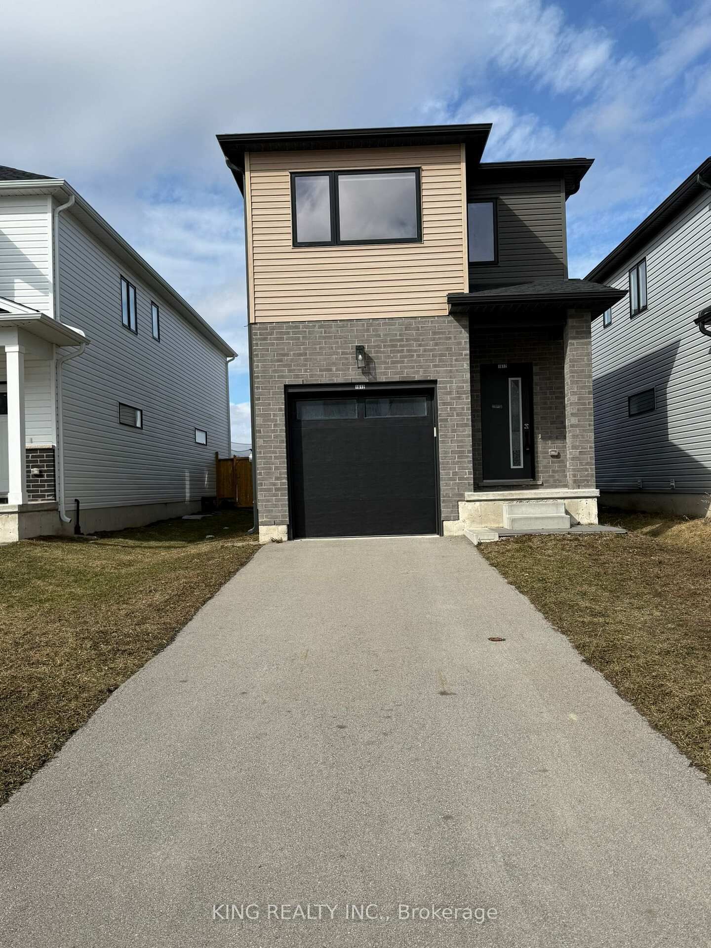 Property Photo:  1612 Capri Crescent Upper  ON N6G 3P2 