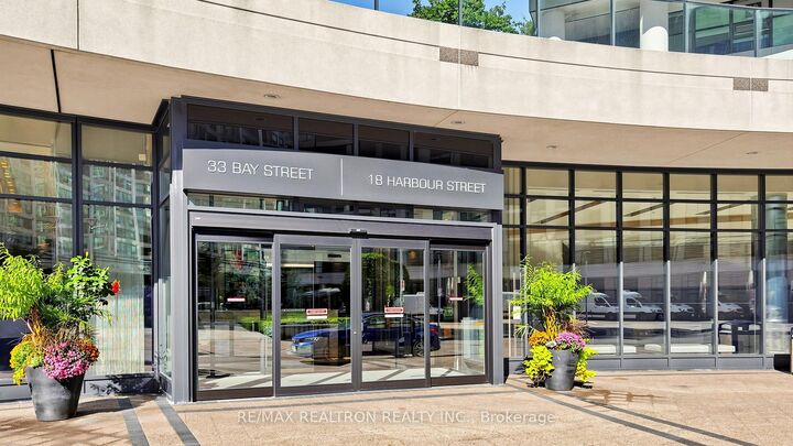 Property Photo: 33 Bay Street 2211 ON M5J 2Z3