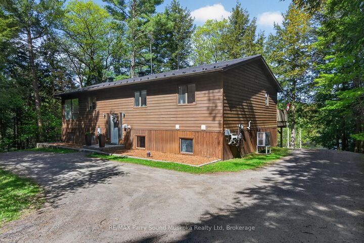 Property Photo: 34 Silver Point Drive ON P2W 2W8