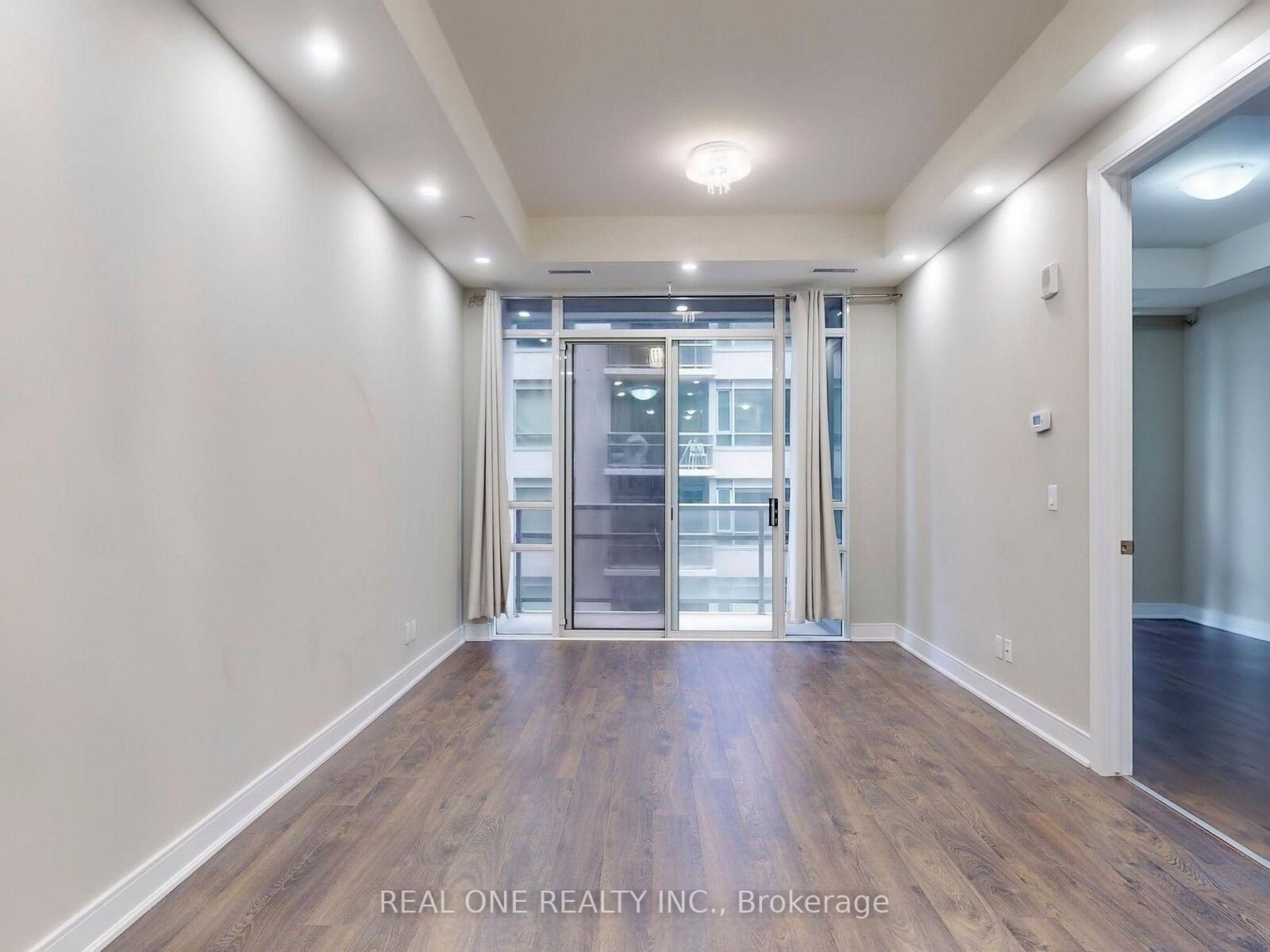 Property Photo: 150 Main Street W 613 ON L8P 1H8