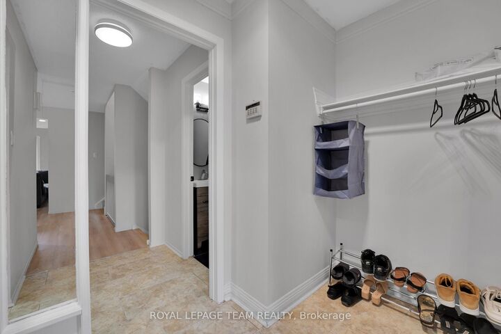 Property Photo: 282 Dalehurst Drive ON K2G 4J5