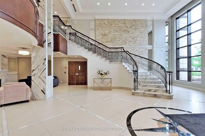 Property Photo: 99 South Town Centre Boulevard 720 ON L6G 0E9