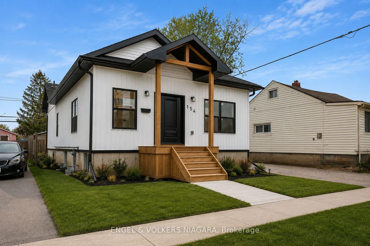 Property Photo: 154 Roosevelt Avenue ON L3B 2G7