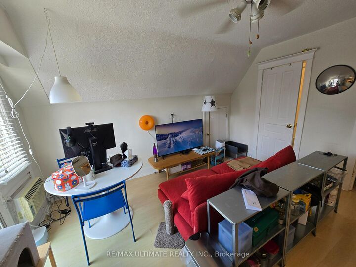 Property Photo: 394 Sunnyside Avenue 4 ON M6R 2S1
