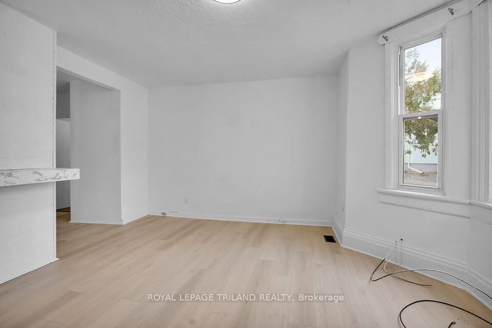 Property Photo: 21 Jessie Street 2 ON N5P 1P7