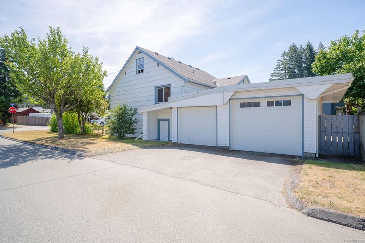 Property Photo: 4852 Ian Ave BC V9Y 6V2