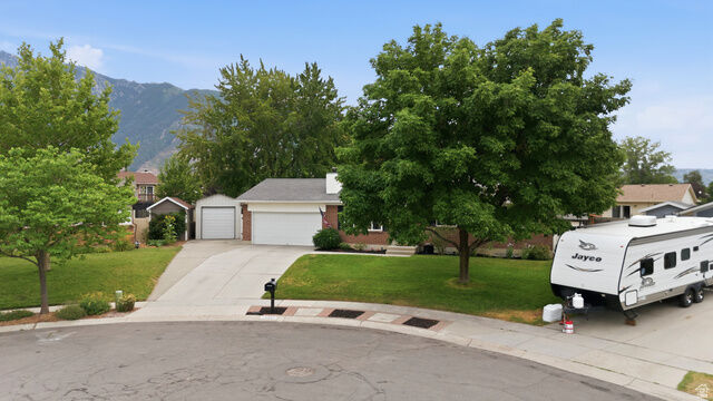 Property Photo: 11047 S Lamasa Cir E UT 84092