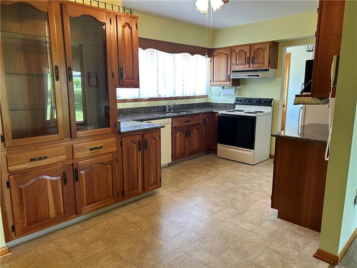 Property Photo: 139 Oglevee Ln PA 15425