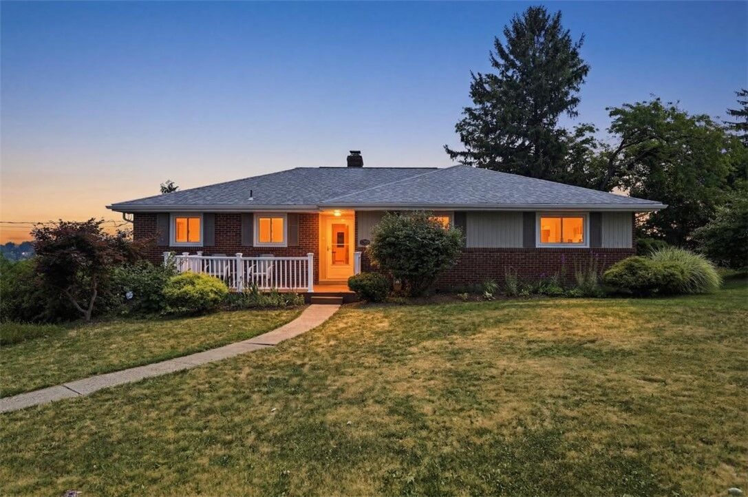 Property Photo: 514 Fort Couch Rd PA 15241