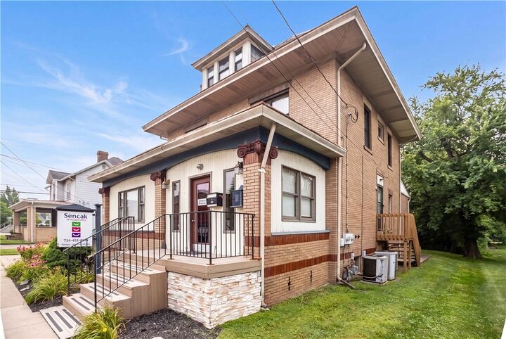 Property Photo:  208 W New Castle St  PA 16063 